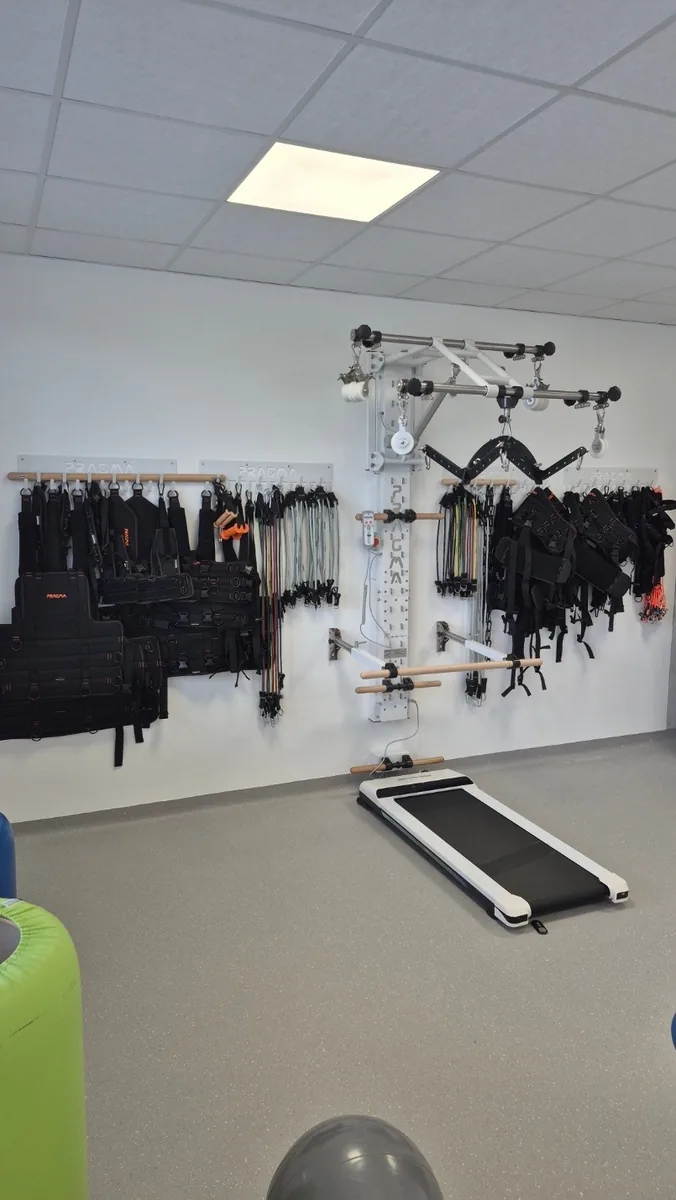 Pragma sistem z rehabilitacijskimi pripomočki in tekalno stezo v Reha Medical